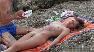 Naked body art on the beach Full HD video