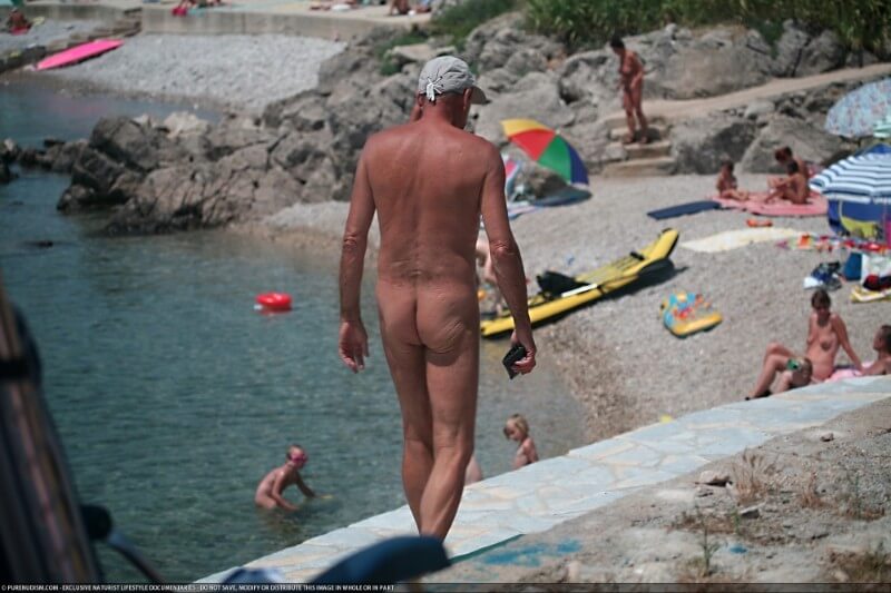 Nudist Shore Walking pics