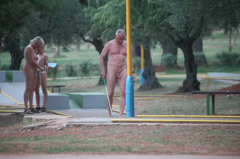 Mini-Golf Nude Participants pics