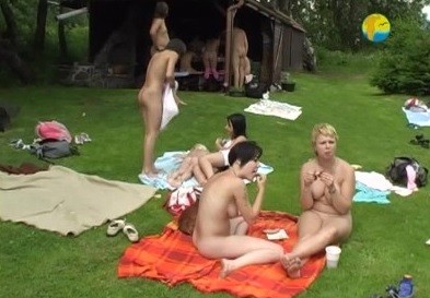 Naturist Freedom: Cottage Picnic