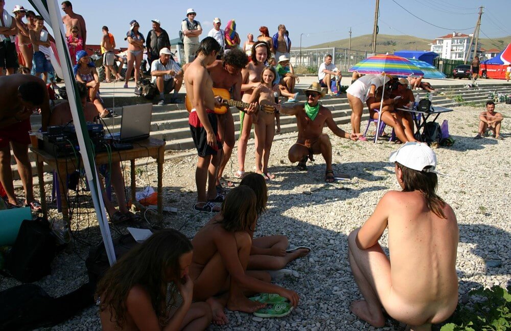 Nude Party By The Steps pics